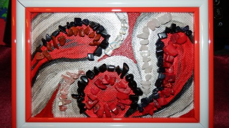 A0002-Tablou pictat cu culori acrilice si pietre cusute:onix, piatra soarelui albastra, cuart roz, opalit, cuart cherry, coral 10X15cm-un cadou minunat-35 lei