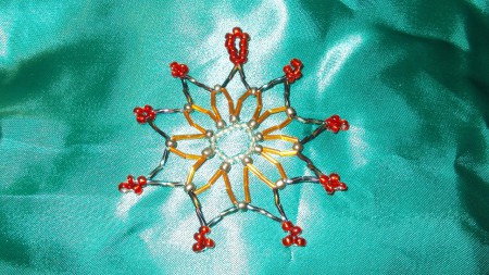 D0012-Decoratiune pom de iarna din margele-14cm-15 lei